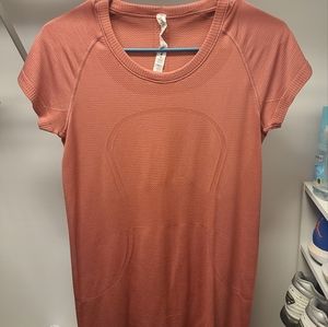 Lululemon swiftly tech short sleeve